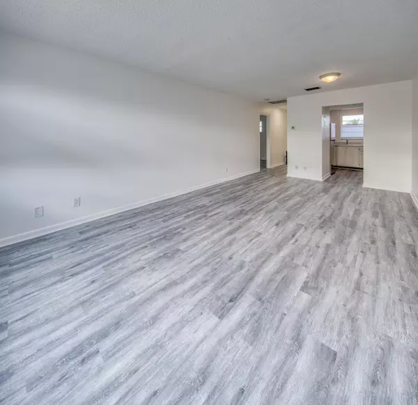 Lantana, FL 33462,420 W Palm ST 24