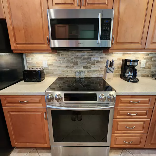 Hutchinson Island, FL 34949,5155 N Highway A1a 211