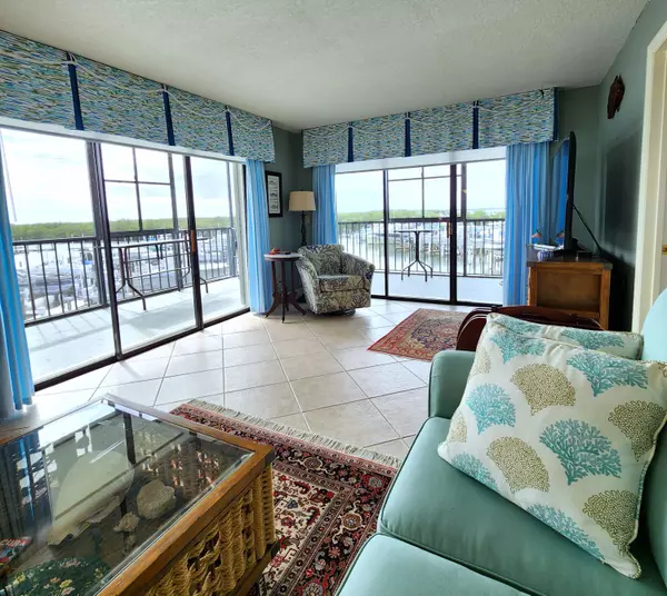 Hutchinson Island, FL 34949,5155 N Highway A1a 211