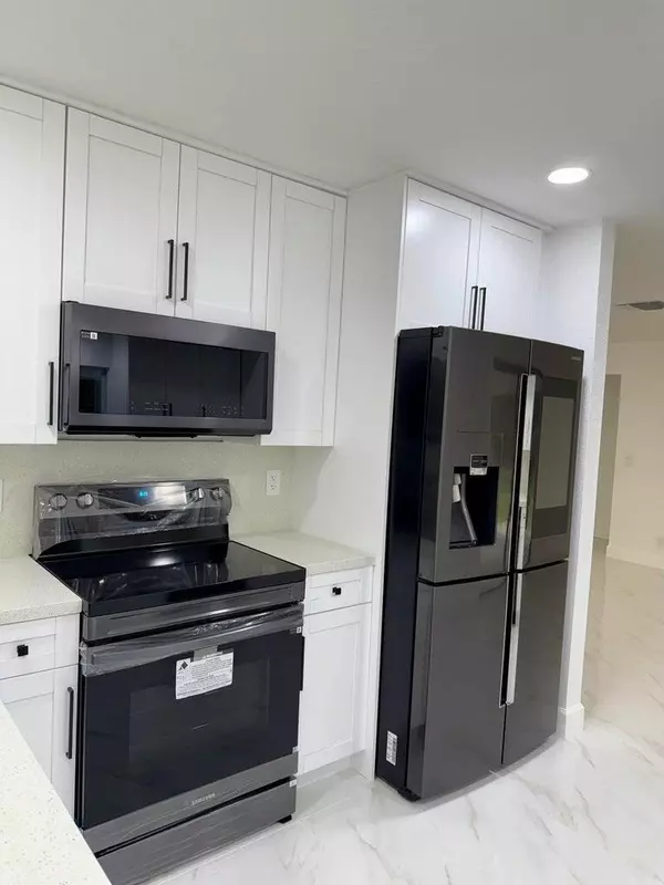 Loxahatchee Groves, FL 33470,2812 F RD