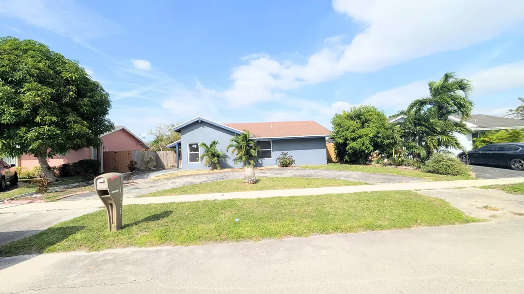 8141 SW 4th CT, North Lauderdale, FL 33068