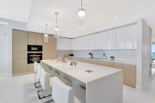 Singer Island, FL 33404,3100 N Ocean DR P-805