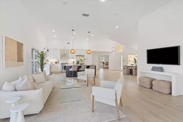 Palm Beach Gardens, FL 33418,124 Eagleton LN