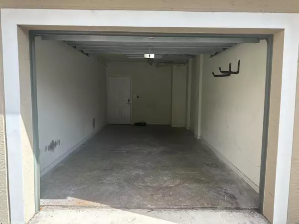 West Palm Beach, FL 33411,6370 Emerald Dunes DR 302