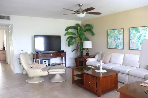 1 Valencia A, Delray Beach, FL 33446