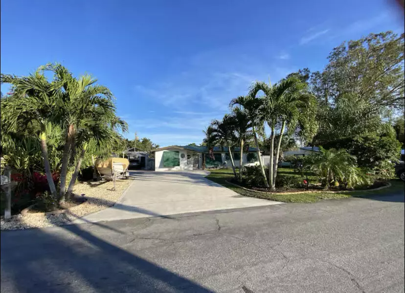 Stuart, FL 34996,815 SE Stafford DR