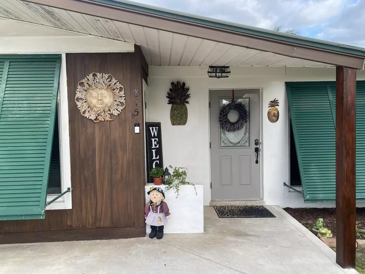 Stuart, FL 34996,815 SE Stafford DR