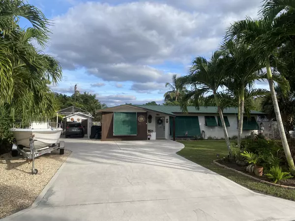 Stuart, FL 34996,815 SE Stafford DR