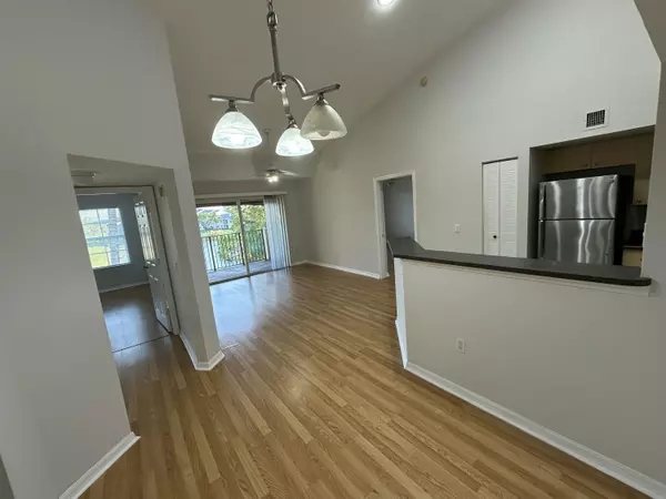 West Palm Beach, FL 33409,4211 San Marino BLVD 304