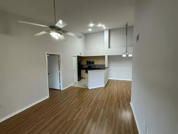 West Palm Beach, FL 33409,4211 San Marino BLVD 304