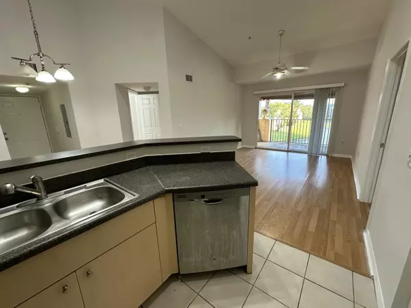 West Palm Beach, FL 33409,4211 San Marino BLVD 304