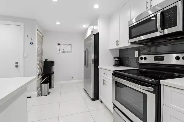 Boca Raton, FL 33432,6 Royal Palm WAY 105