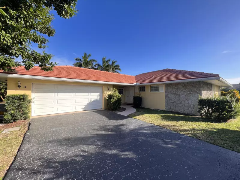 216 Gleneagles DR, Atlantis, FL 33462