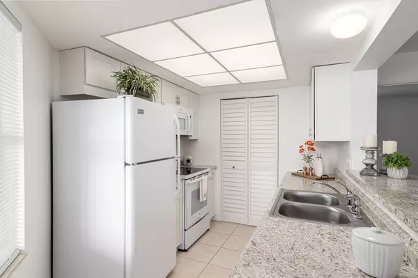 Stuart, FL 34994,3254 SE Aster LN J238