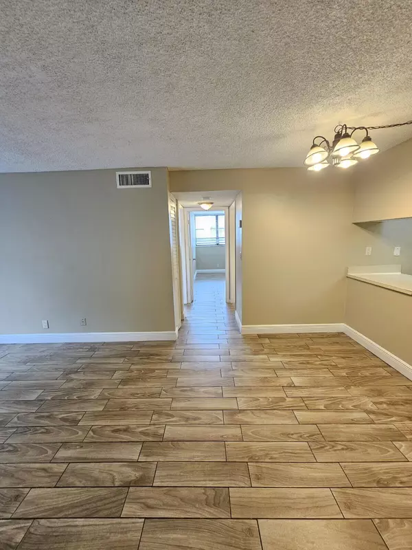 West Palm Beach, FL 33401,1850 N Congress AVE 307