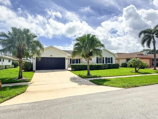 10684 S Greentrail DR, Boynton Beach, FL 33436