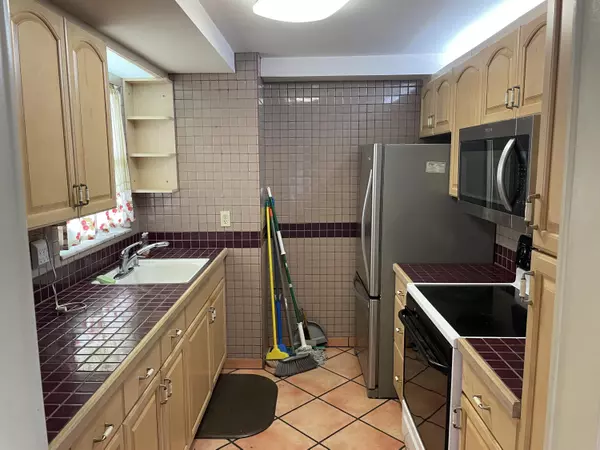 Palm Springs, FL 33461,729 Lori DR 405