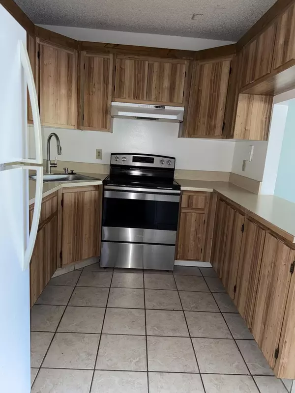 Greenacres, FL 33415,718 Sunny Pine WAY E2