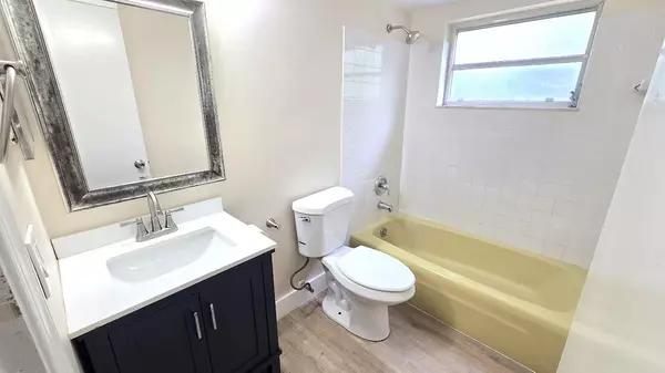 Lauderdale Lakes, FL 33319,3530 NW 43 AVE 106