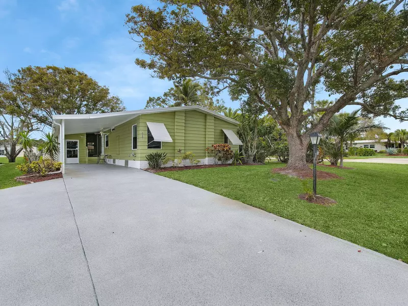 8201 Cinnamon LN, Port Saint Lucie, FL 34952