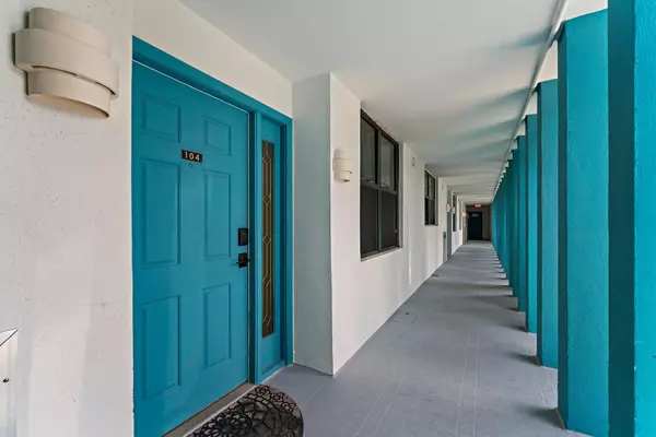 Juno Beach, FL 33408,900 Ocean DR 104