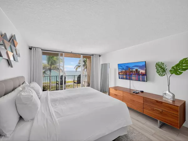 Jensen Beach, FL 34957,9800 S Ocean DR 302