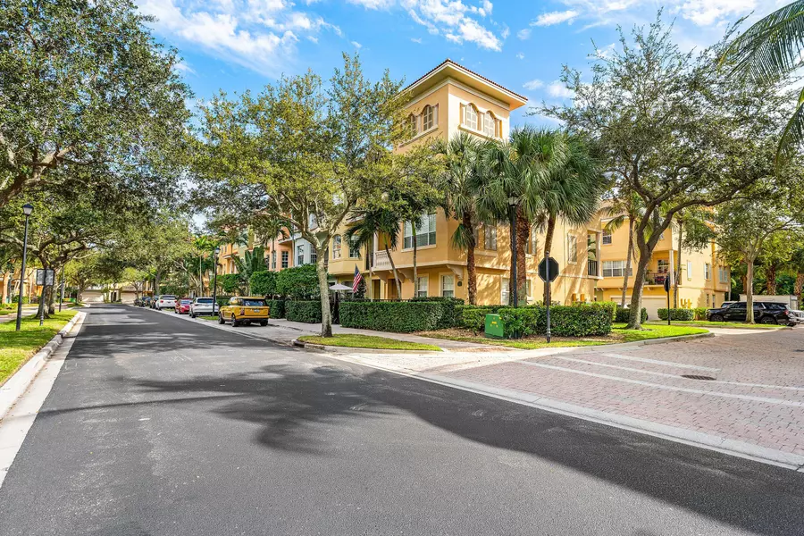 2446 San Pietro CIR, Palm Beach Gardens, FL 33410