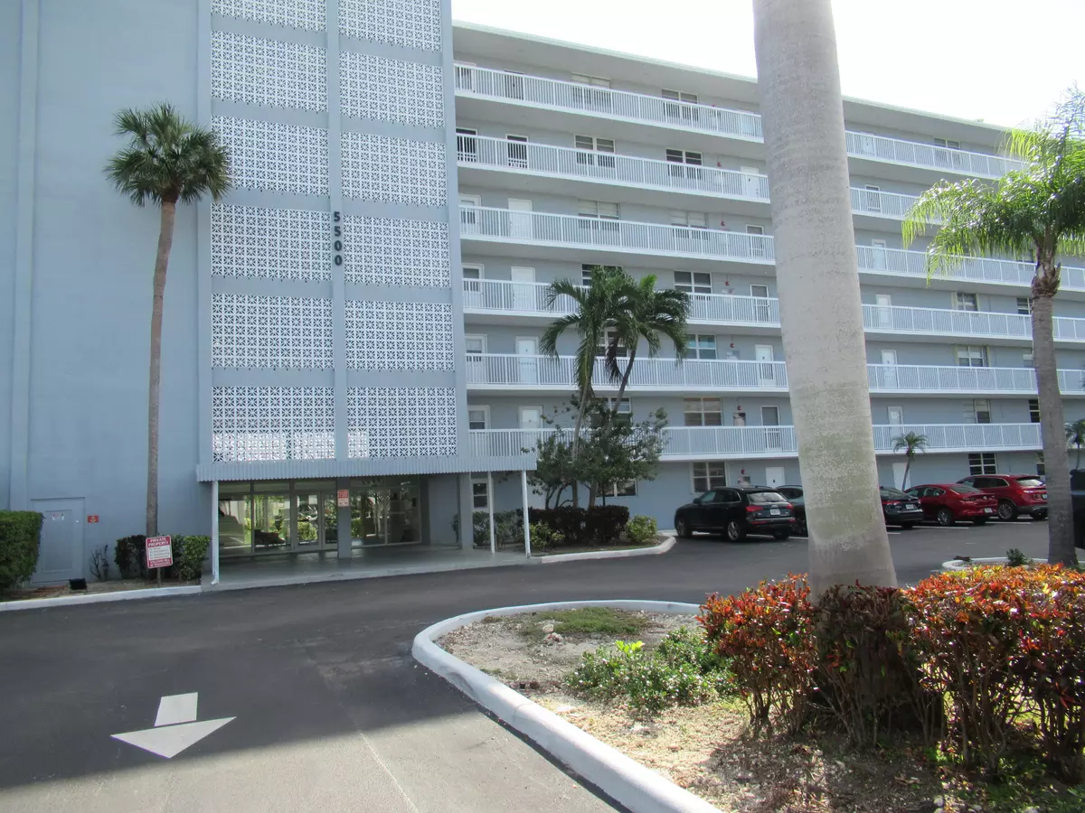 Boca Raton, FL 33487,5500 NW 2nd AVE 221