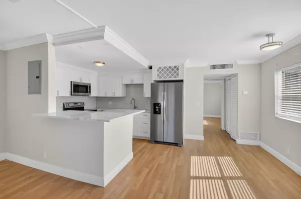 Delray Beach, FL 33446,586 Monaco M M