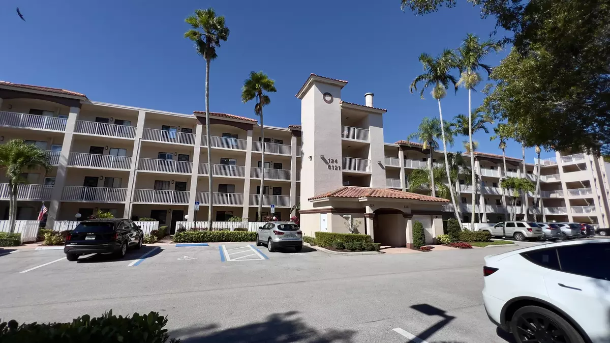 Delray Beach, FL 33484,6121 Pointe Regal CIR 209