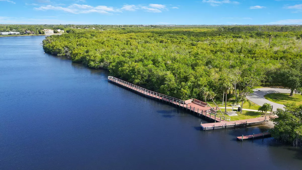 Stuart, FL 34997,540 SW South River DR 204