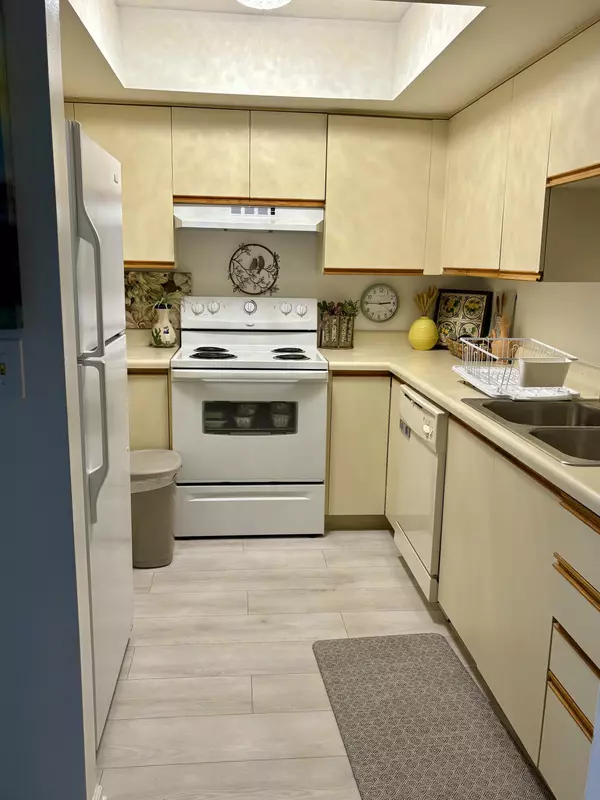 Stuart, FL 34997,540 SW South River DR 204