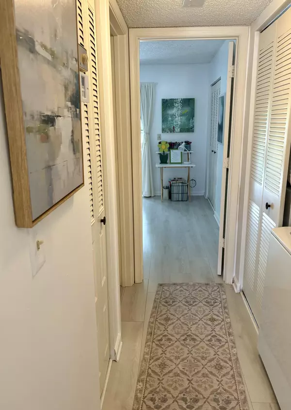 Stuart, FL 34997,540 SW South River DR 204