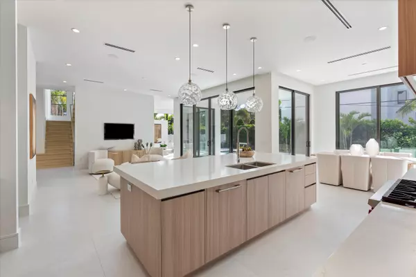 Boca Raton, FL 33432,498 NE 6th ST