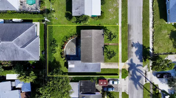 Lake Worth, FL 33461,1615 Crest DR