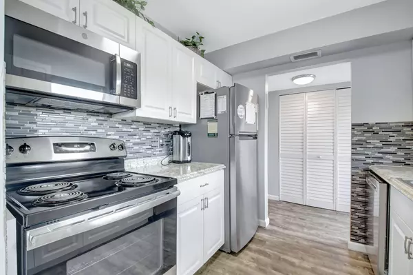 West Palm Beach, FL 33417,24 Golfs Edge F