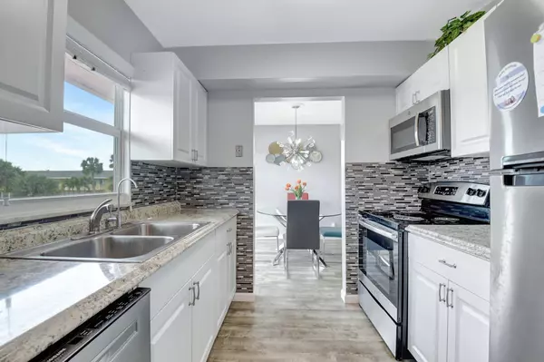 West Palm Beach, FL 33417,24 Golfs Edge F