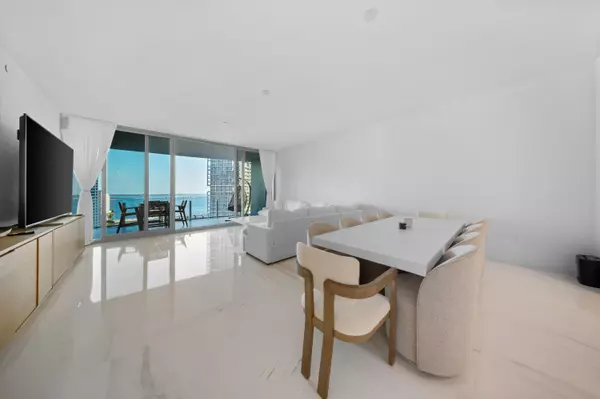 Miami, FL 33131,300 Biscayne Boulevard WAY 2004