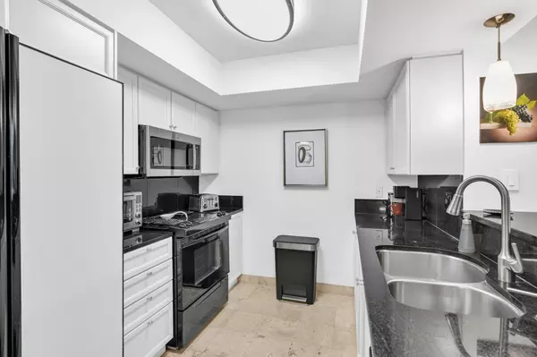 Boca Raton, FL 33432,99 SE Mizner BLVD 848