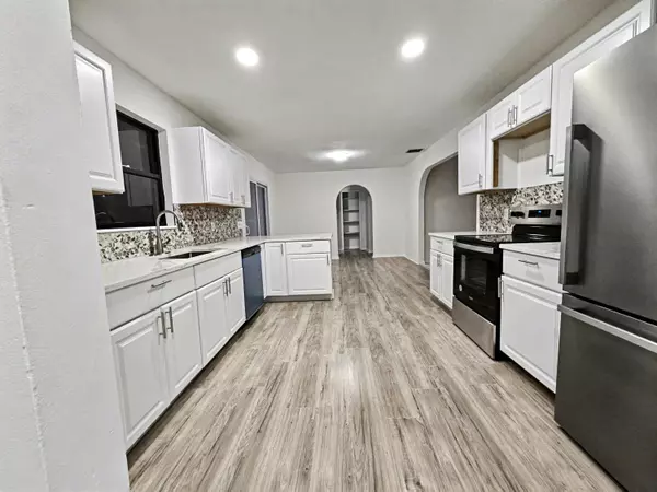 Port Saint Lucie, FL 34984,573 SE Port St Lucie BLVD