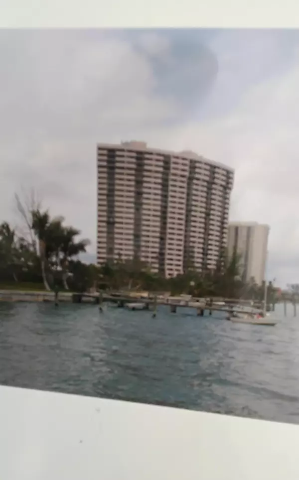 5200 N SE 5200 N Flagler DR 702, West Palm Beach, FL 33407