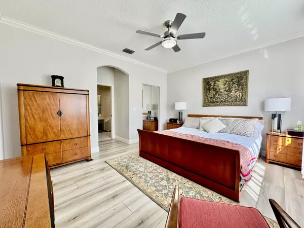 Boynton Beach, FL 33472,8082 Aberdeen DR 102