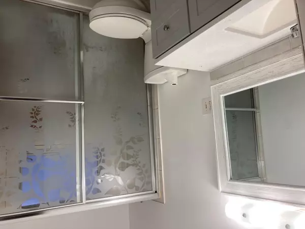 West Palm Beach, FL 33415,2894 E Crosley DR J