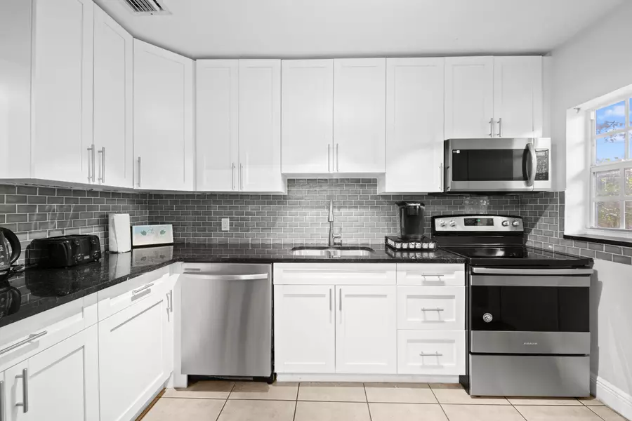 1213 NW 7th AVE, Fort Lauderdale, FL 33311