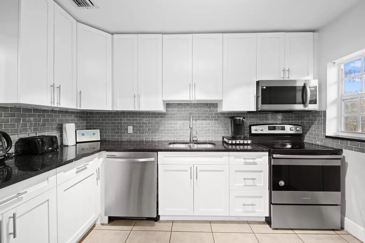 Fort Lauderdale, FL 33311,1213 NW 7th AVE