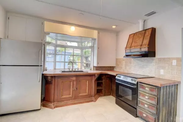 West Palm Beach, FL 33405,714 W Lakewood RD A