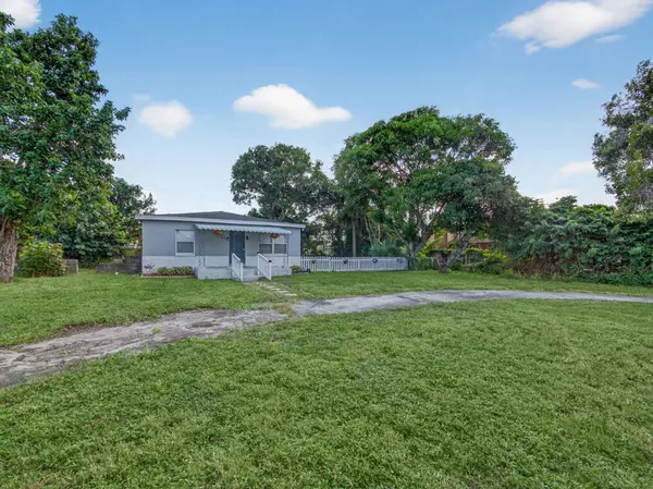 Riviera Beach, FL 33404,1373 W 35th ST