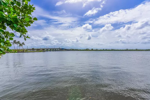 Palm Beach, FL 33480,2860 S Ocean BLVD 504