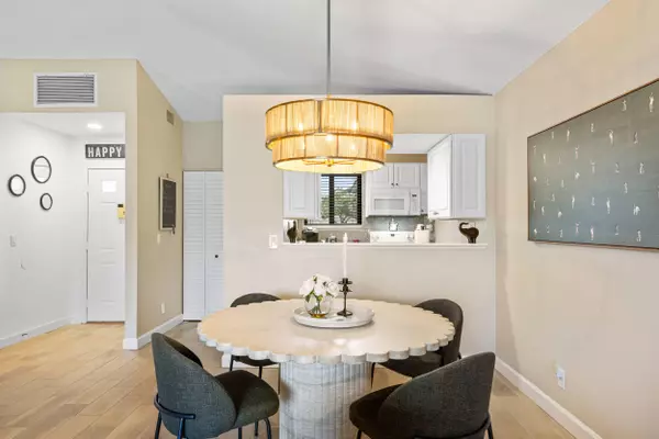 Palm Beach Gardens, FL 33418,206 Club DR