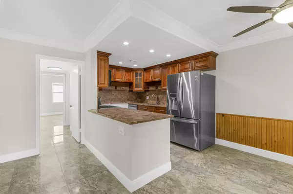 Lake Worth Beach, FL 33460,111 Lake AVE 8